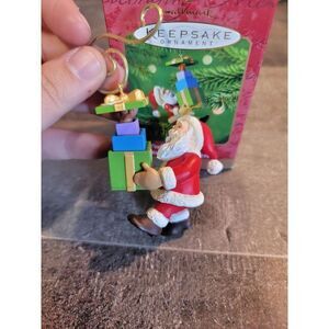 Hallmark 2001 peek-a-boo present ornament Xmas decor Santa Claus